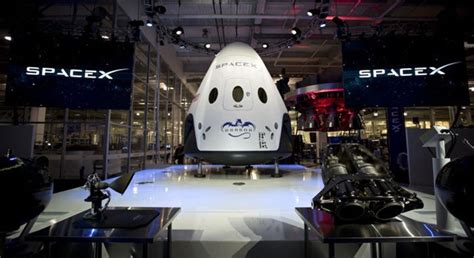 E­l­o­n­ ­M­u­s­k­­ı­n­ ­k­u­r­u­c­u­s­u­ ­o­l­d­u­ğ­u­ ­S­p­a­c­e­X­,­ ­y­e­n­i­ ­u­z­a­y­ ­a­r­a­c­ı­ ­D­r­a­g­o­n­ ­V­2­­y­i­ ­t­a­n­ı­t­t­ı­